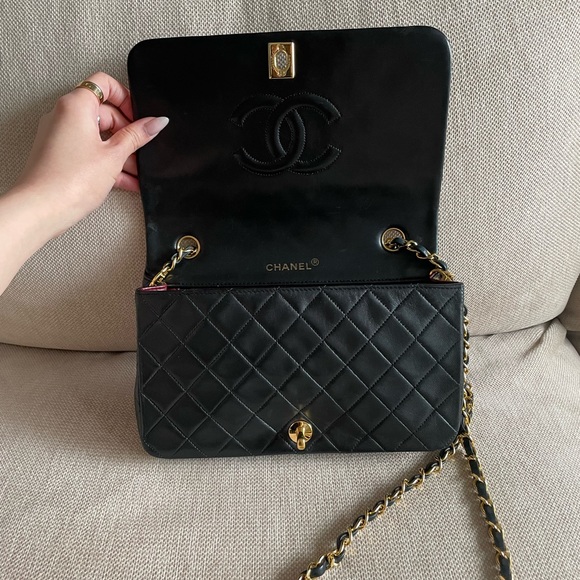 Vintage Chanel full flap with turn lock. 1989-1992. - Picture 3 of 4